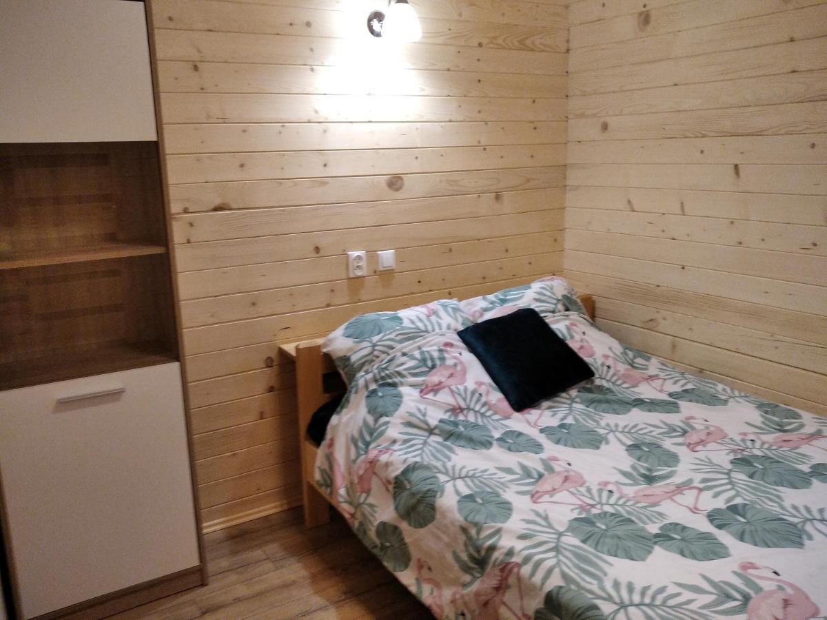 Domki I Apartamenty Nad Jeziorem Solinskim Z Basenem I Widokiem Na Gory Wolkowyja Exterior foto