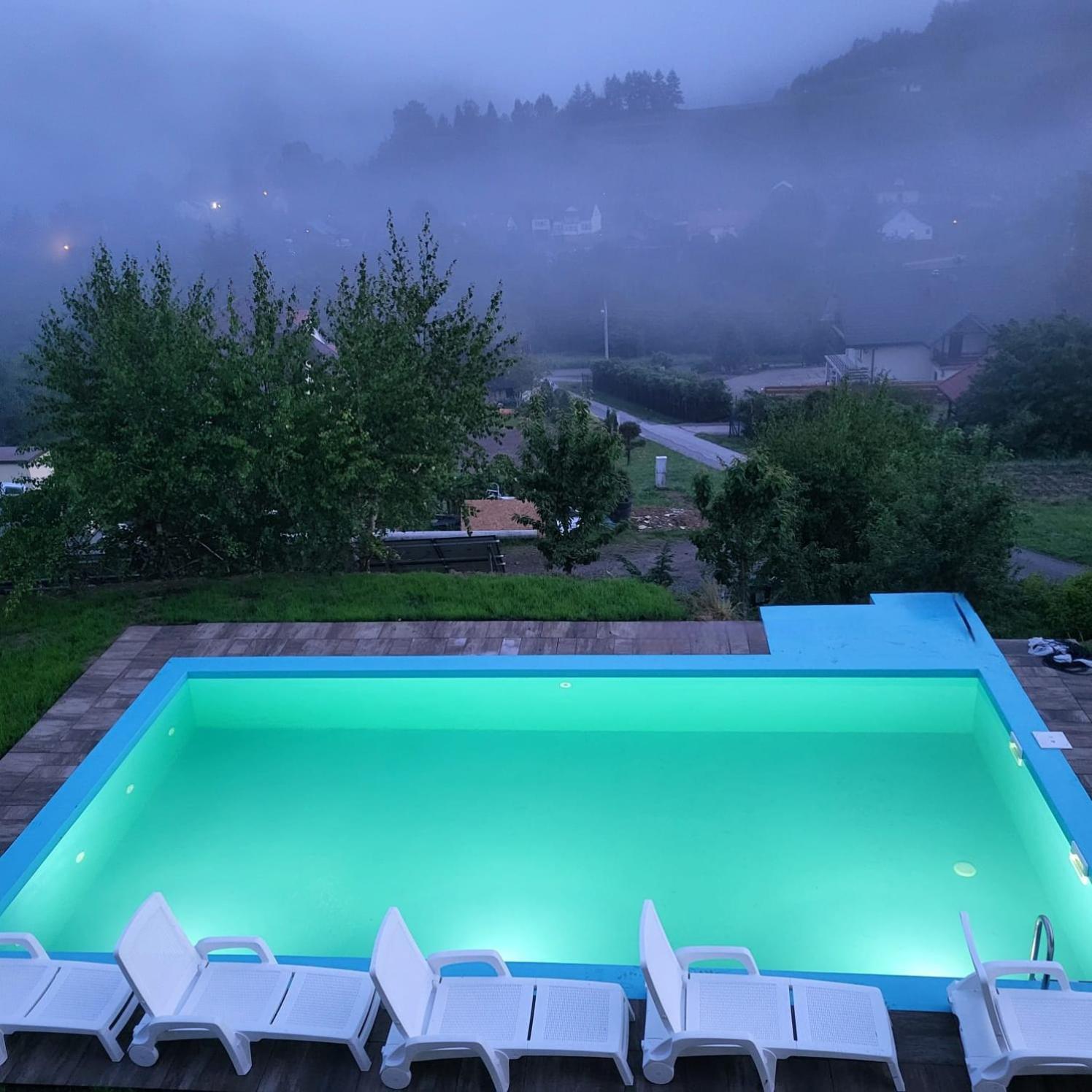 Domki I Apartamenty Nad Jeziorem Solinskim Z Basenem I Widokiem Na Gory Wolkowyja Exterior foto